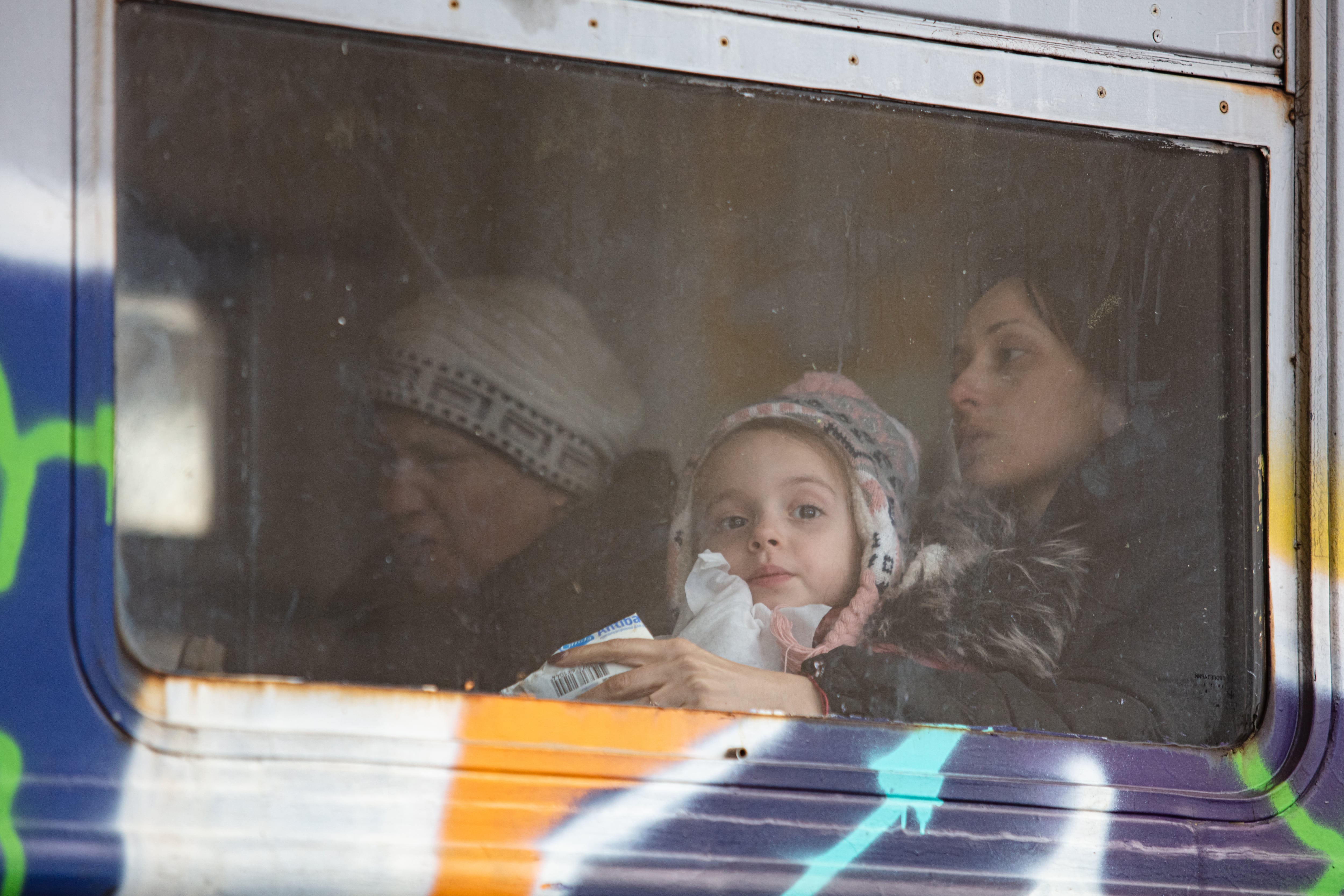 Refugiados ucranianos en la estación ferroviaria de Lviv escapan a Europa durante la guerra rusa. 14 de marzo del 2022.