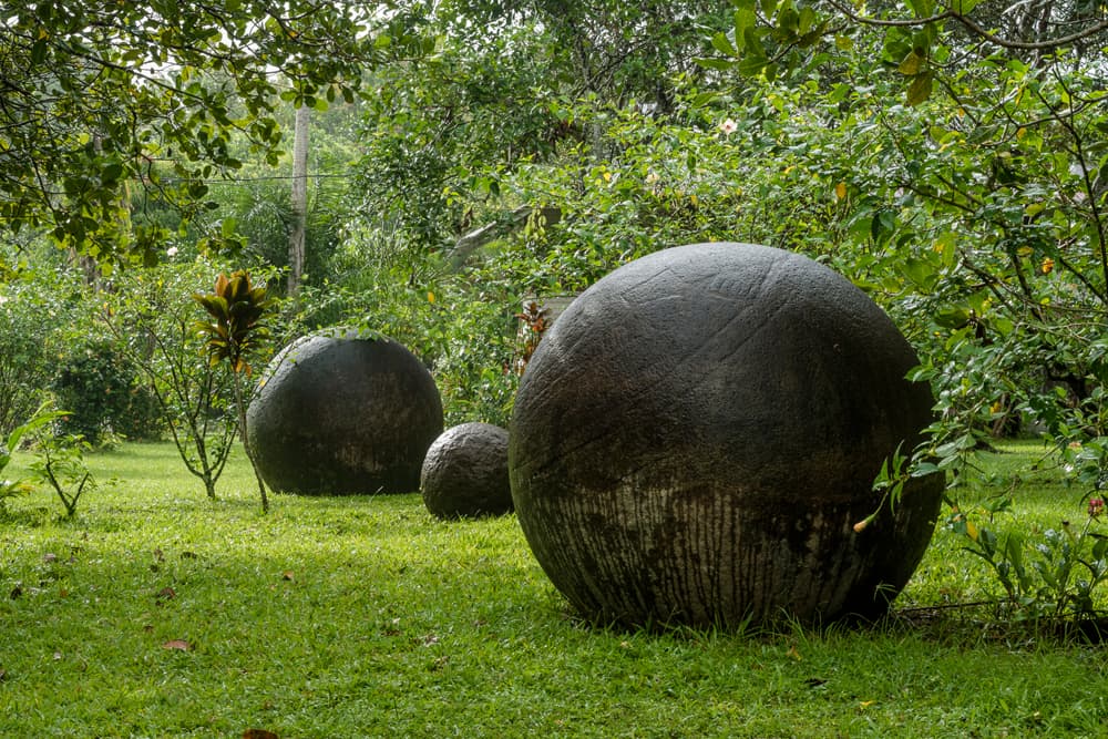 Esferas de piedra en Hacienda Victoria, en Palmar Sur.
