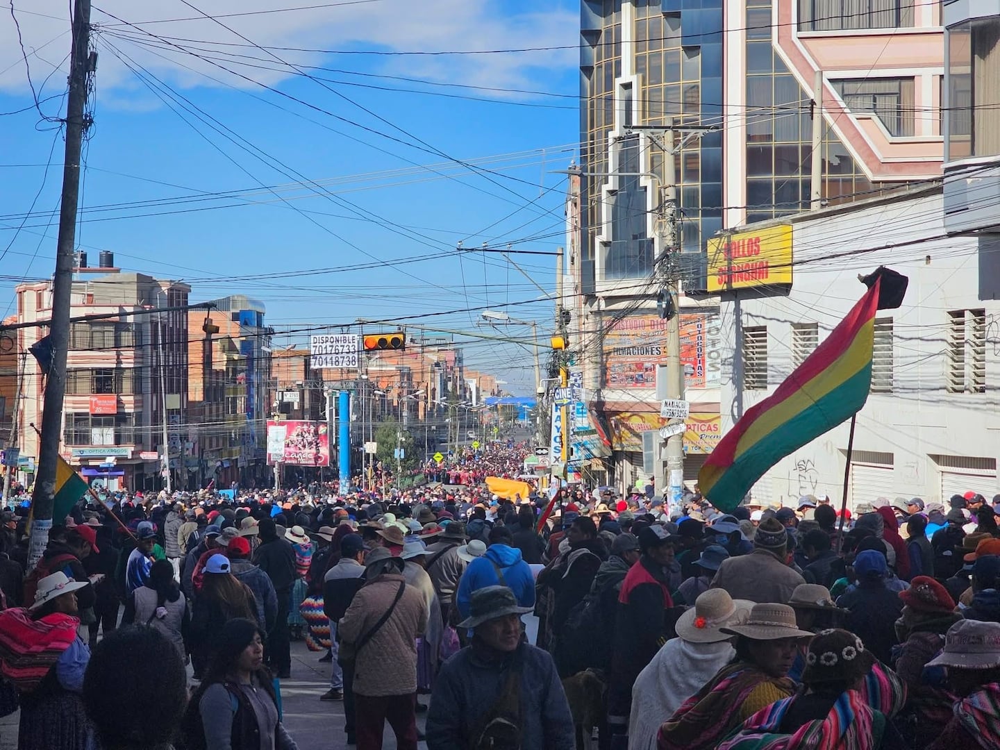 Indígenas y campesinos toman La Paz para exigir la dimisión del presidente de Bolivia
