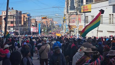 Indígenas y campesinos toman La Paz para exigir la dimisión del presidente de Bolivia