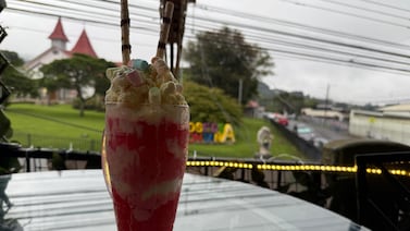 Nadie creía en su negocio y la apertura tuvo cero clientes, pero ahora sus granizados conquistan