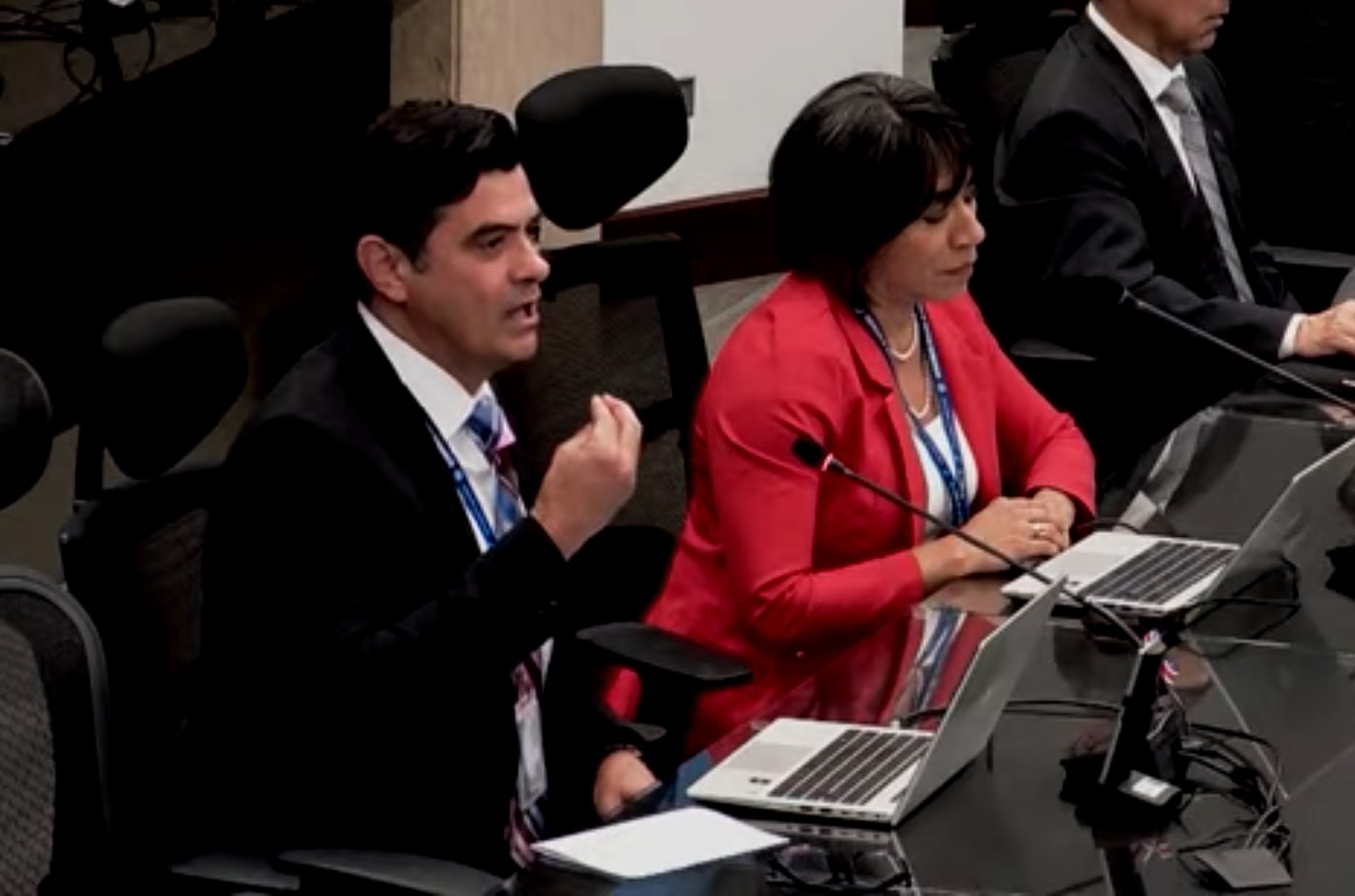 Los jueces de ejecución de la pena, Mario Rodríguez y Odilie Robles, miembros de Acojud, plantearon una serie de preocupaciones y solicitudes a los magistrados de la Corte Plena.