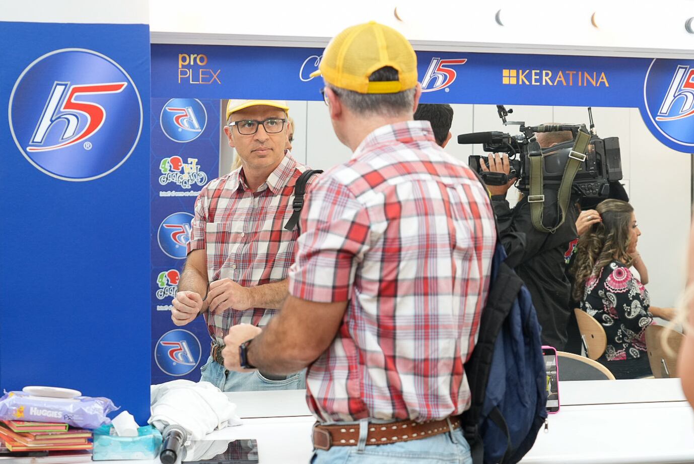 Imágenes del público, presentadores y detrás de cámaras del primer programa de El Chinamo de Teletica en su edición 2024.