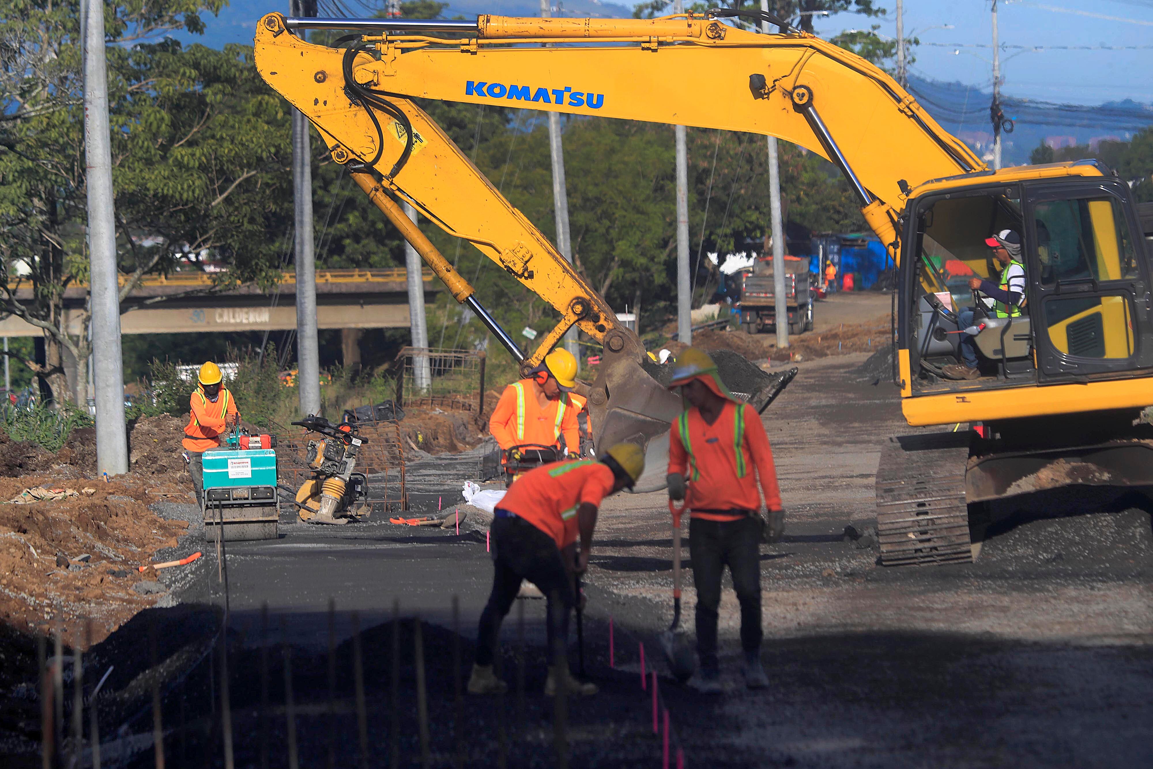 El Consejo Nacional de Vialidad (Conavi) valora apelar la condena civil que impuso el Tribunal Penal del Primer Circuito Judicial de Alajuela, por la muerte de un joven de 17 años, quien falleció decapitado en el 2018 mientras trabajaba en una obra vial adjudicada a esta compañía por el Conavi.