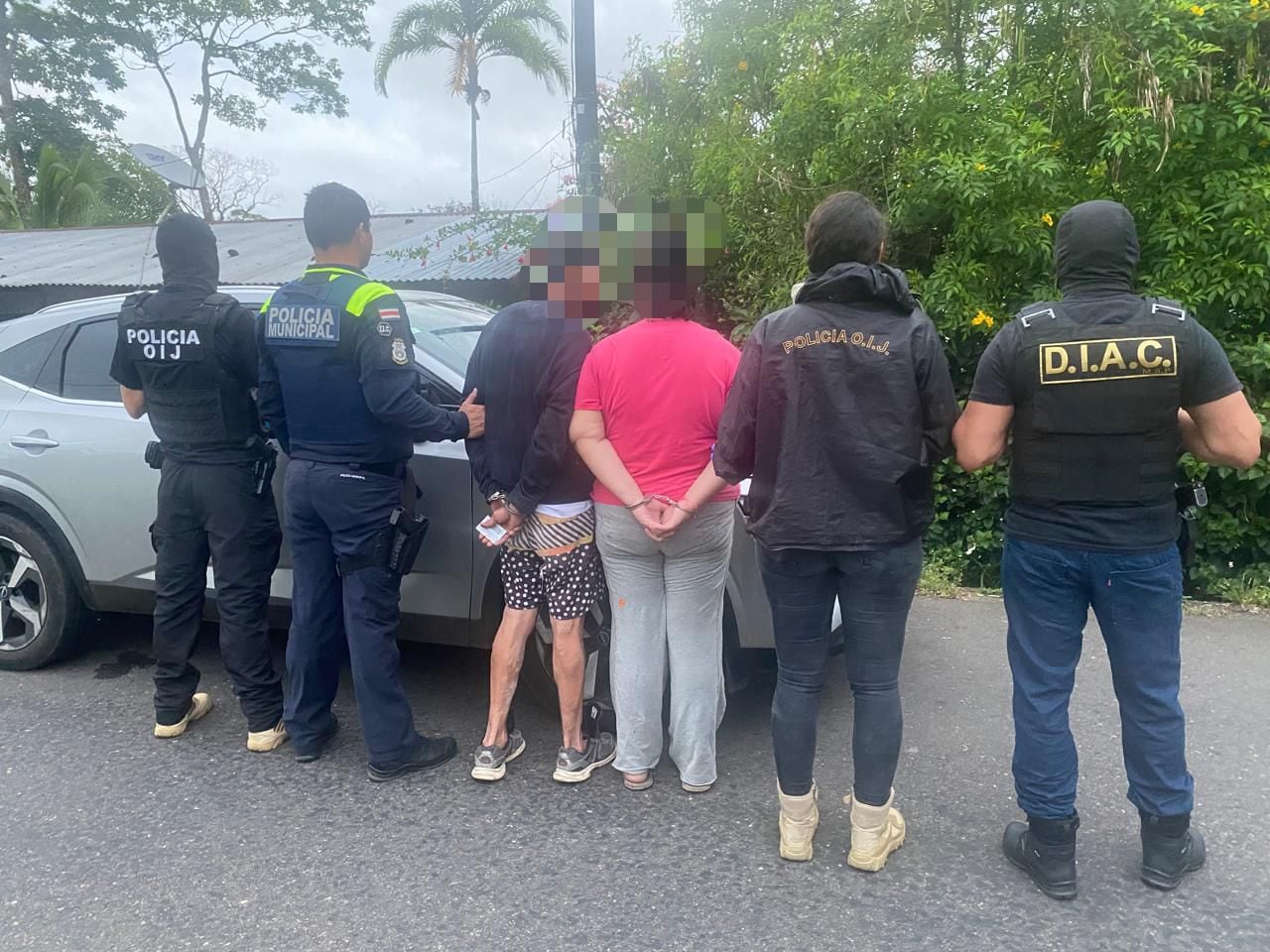 Los sospechosos fueron capturados tras un allanamiento en Florencia de San Carlos.