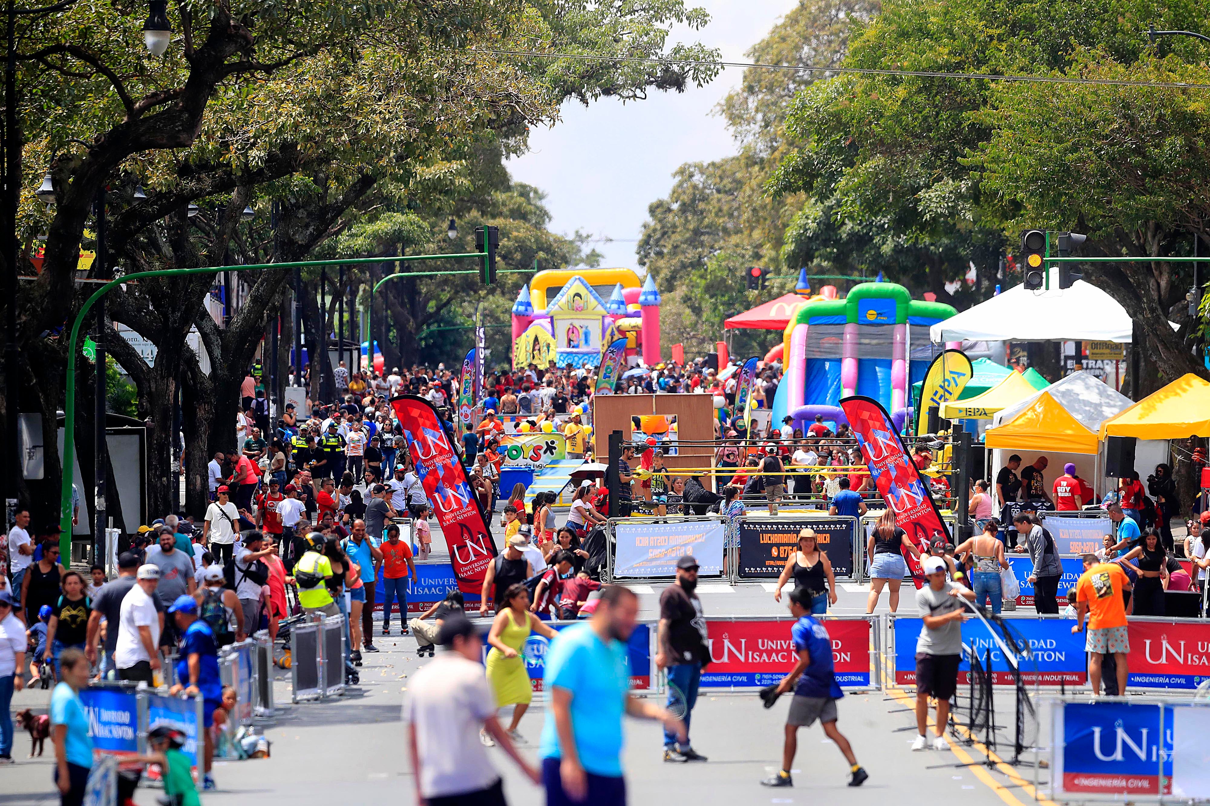 18/02/2024 Paseo Colón. Regresaron las actividades al aire libre denominados, Domingos Familiares sin Humo. Piscinas, sesiones de fotos familiares, shows de la Policía Canina de la Municipalidad de San José y mucho más formaron parte de la agenda, sin faltar la participación de las mascotas. Foto: Rafael Pacheco Granados