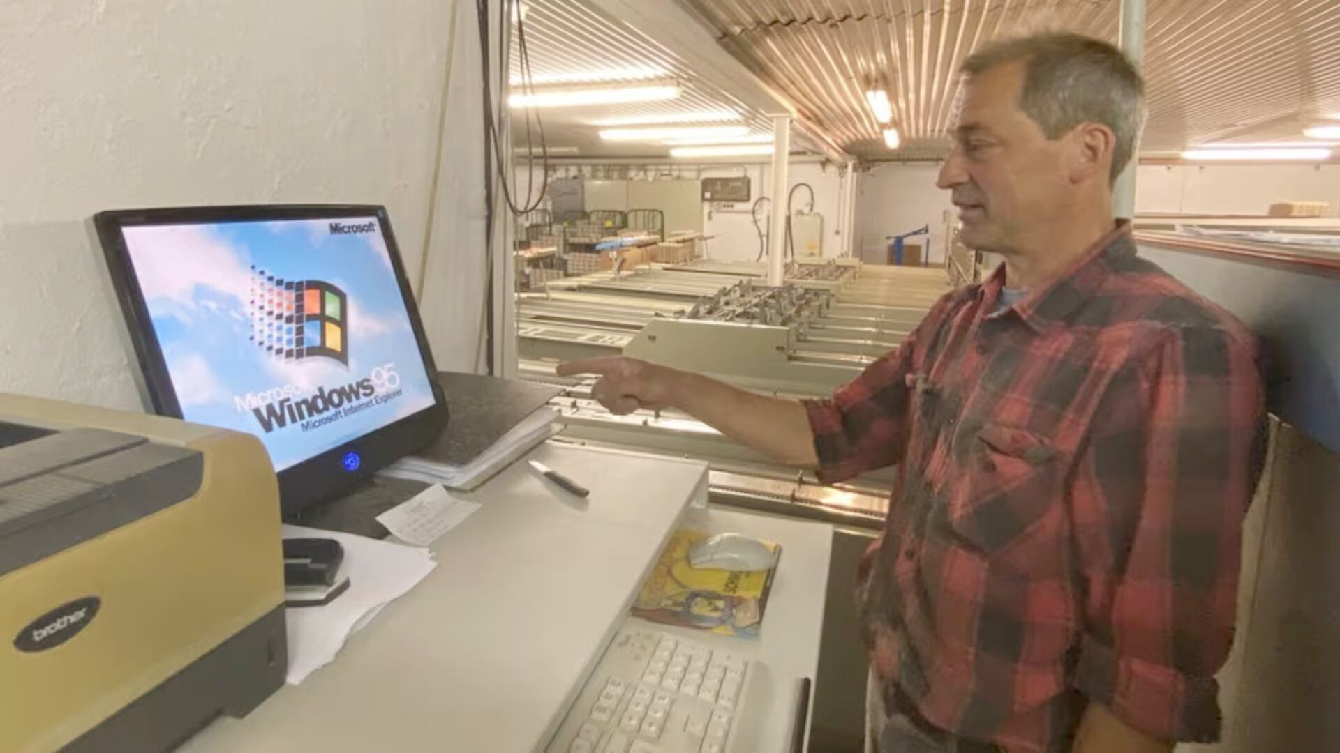 Una granja alemana aún usa Windows 95 para operar una máquina que clasifica 40.000 huevos al día, sin planes de sustituirla.