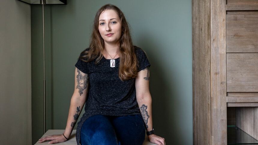 La autorización de eutanasia para Zoraya ter Beek, de 29 años, en Paises Bajos, destaca el debate sobre la eutanasia y su regulación en casos de sufrimiento mental severo.