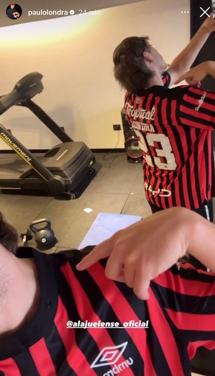 Paulo Londra quedó "enganchado" de Liga Deportiva Alajuelense.