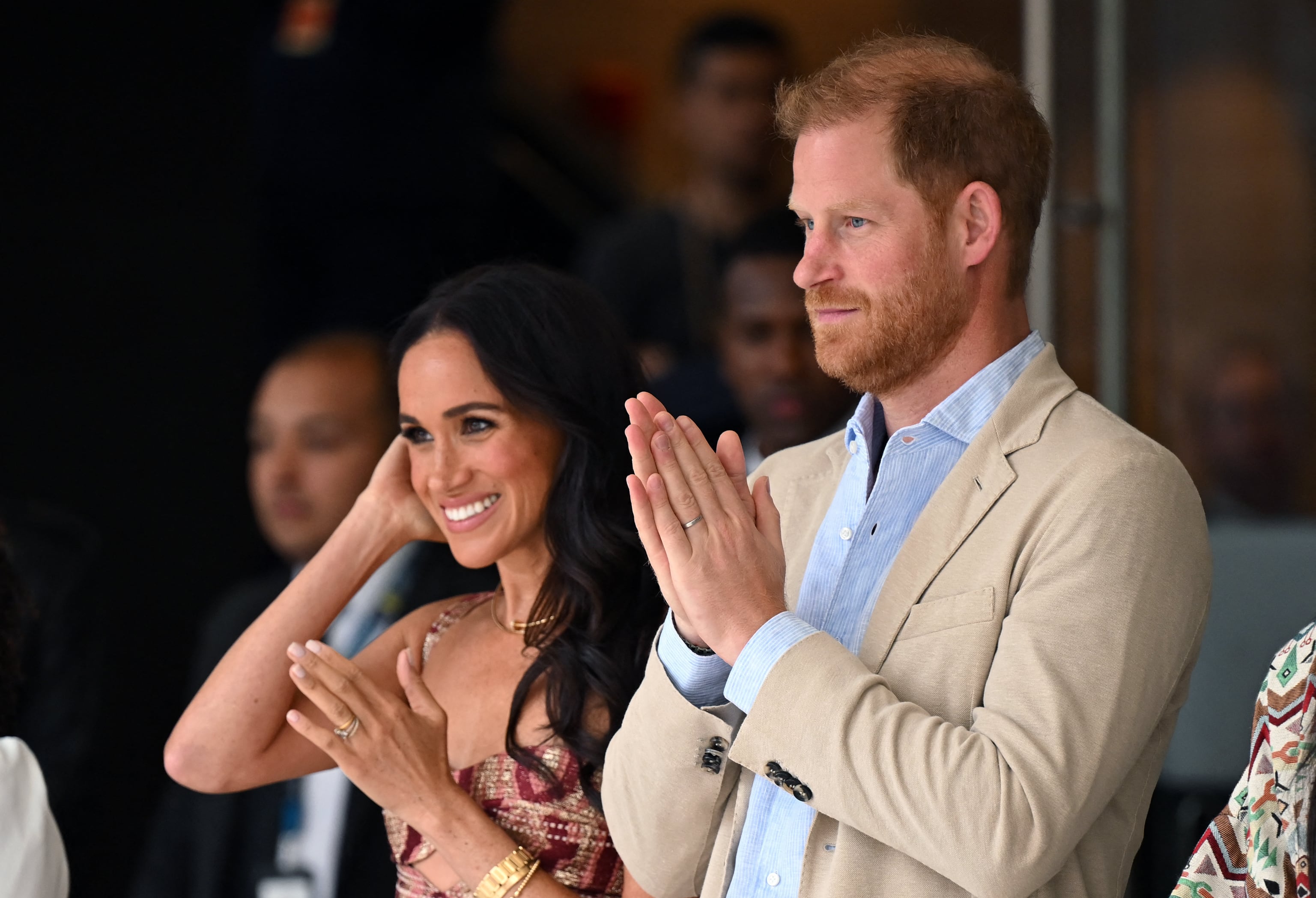El príncipe Harry y Meghan Markle durante una presentación en el Centro Nacional de las Artes en Bogotá, el 15 de agosto de 2024. Visitaron Colombia por invitación de la vicepresidenta Francia Márquez para participar en actividades contra la discriminación y el ciberacoso.