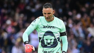 Keylor Navas abrazó a un compañero y lo que pasó después hizo que la afición de Pumas se fascinara con el tico