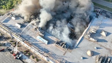 Ataque ruso a centro comercial en Ucrania deja 15 muertos y docenas de heridos