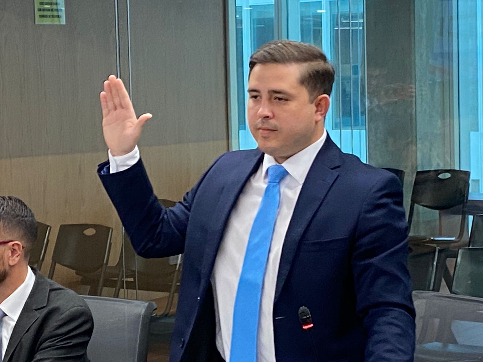 Gabriel Aguilar, asesor presidencial, ante la Comisión de Derechos Humanos.