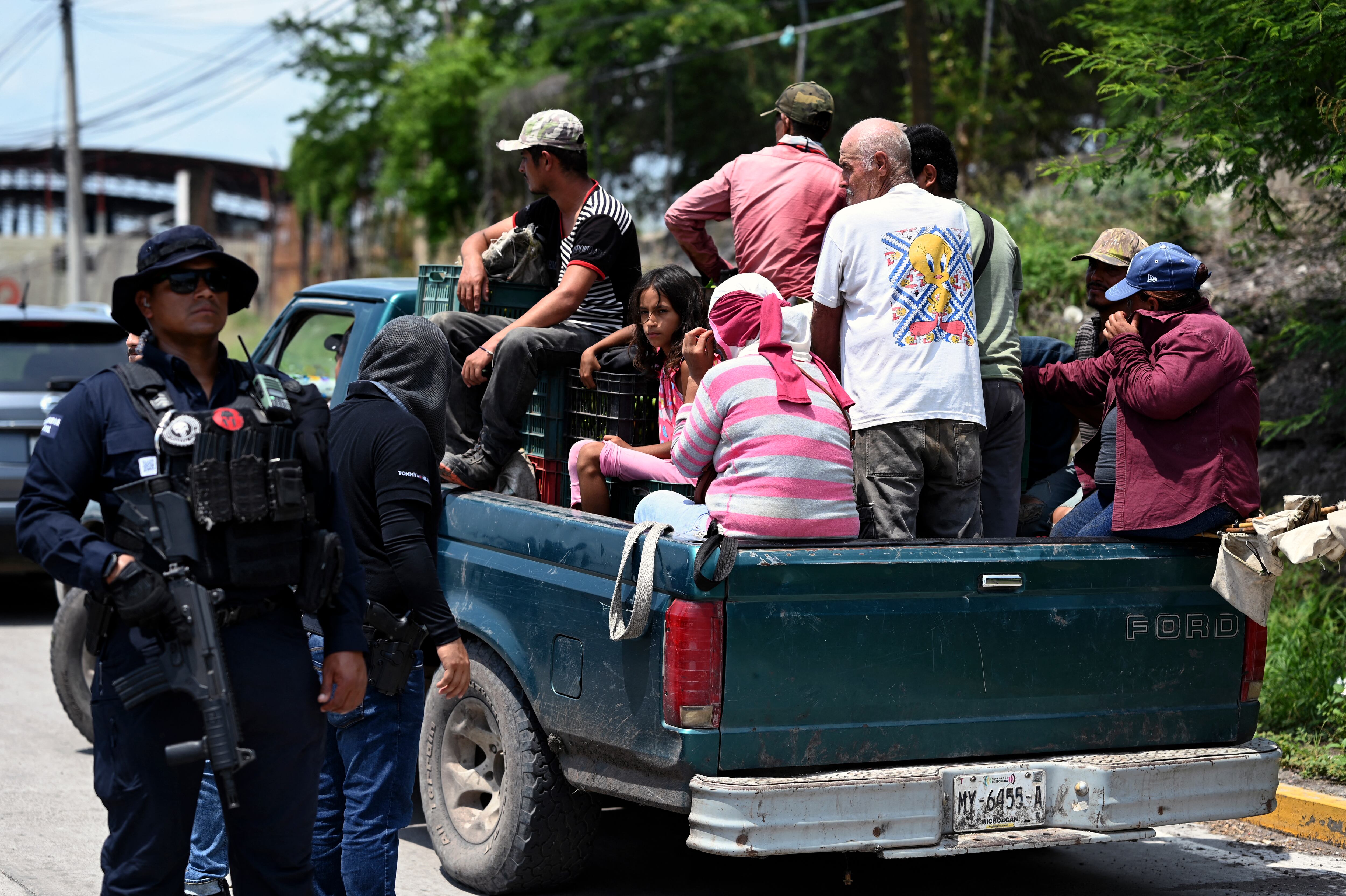 En México, los delincuentes actúan como verdaderas fuerzas del mercado al imponer cuotas. sobre productores e intermediarios que impactan en el bolsillo de millones de consumidores.