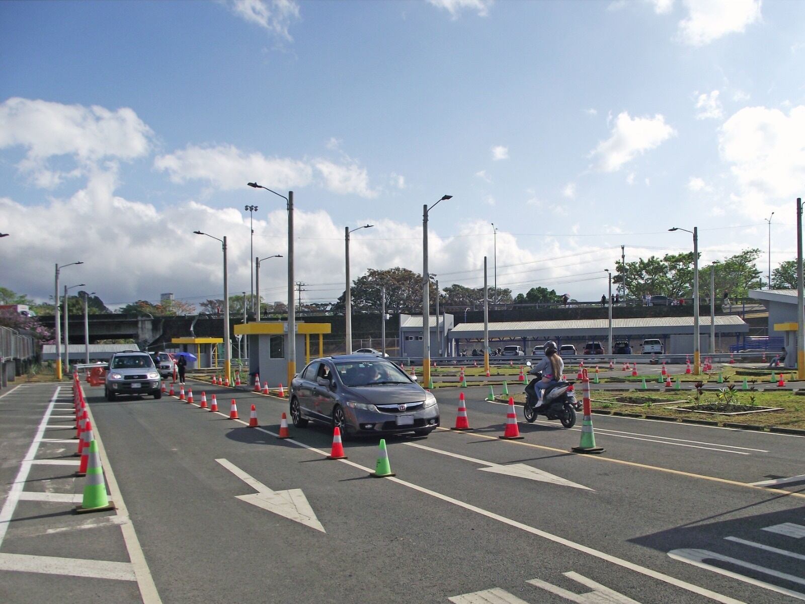 Desde que el pasado 11 de enero se abrió Ciudad Vial, ubicada a un costado del parque de La Paz. Hasta el pasado 29 de febrero, el Ministerio de Obras Públicas y Transportes (Mopt) confirma que se dieron en total 8.708 citas, en promedio 240 espacios diarios. Gary Jiménez Badilla, Jefe del Departamento de Evaluación de Conductores.