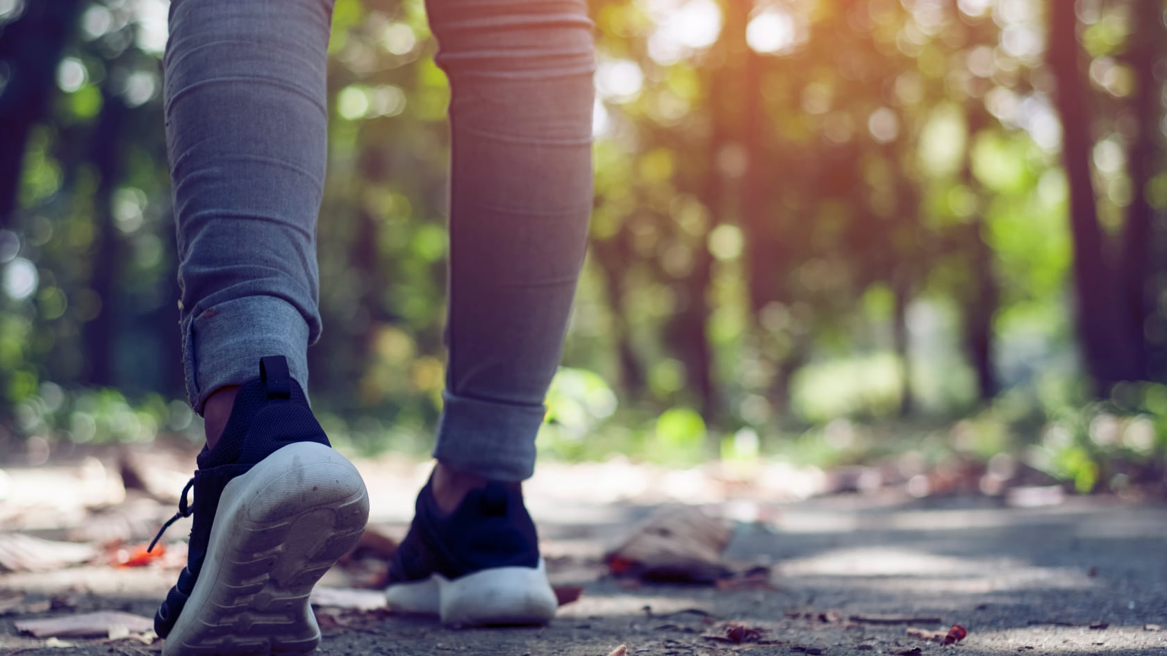 La caminata del gorila activa cadenas musculares poco usadas y se consolida como una opción funcional para mejorar la condición física general.