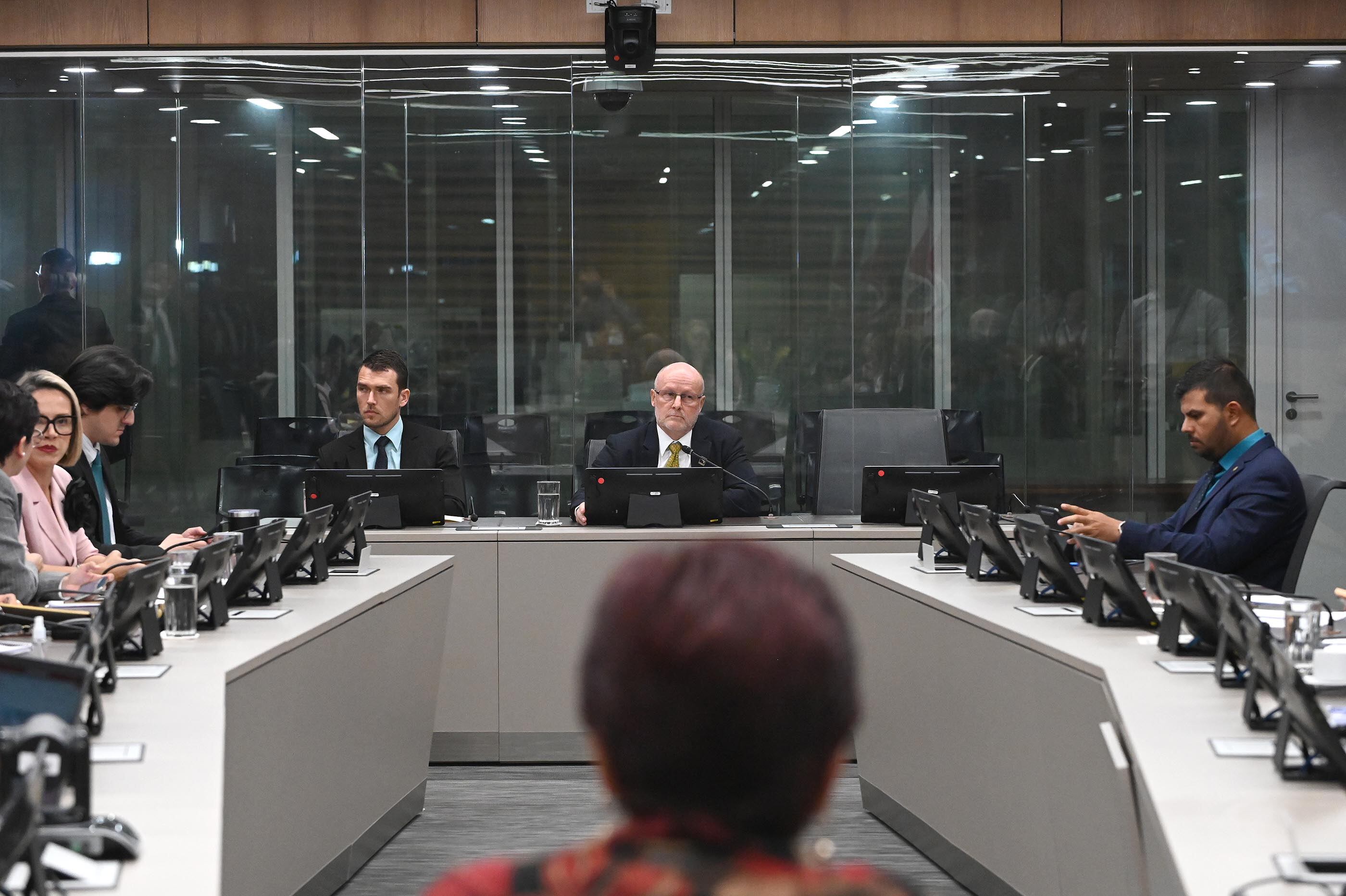 23 de junio del 2025. Asamblea Legislativa. 18:00 hrs. Comparecencia del vicepresidente de la República Stephan Brunner ante comisión legislativa de Control de ingreso y gasto público. Brunner deberá exolicar a los diutados el proceso de investigación contra la Junta Directiva del Banco Nacional destituida por el gobierno el pasado 28 de mayo. En la foto: Stephan Brunner durante el interrogatorio. Foto: Albert Marín