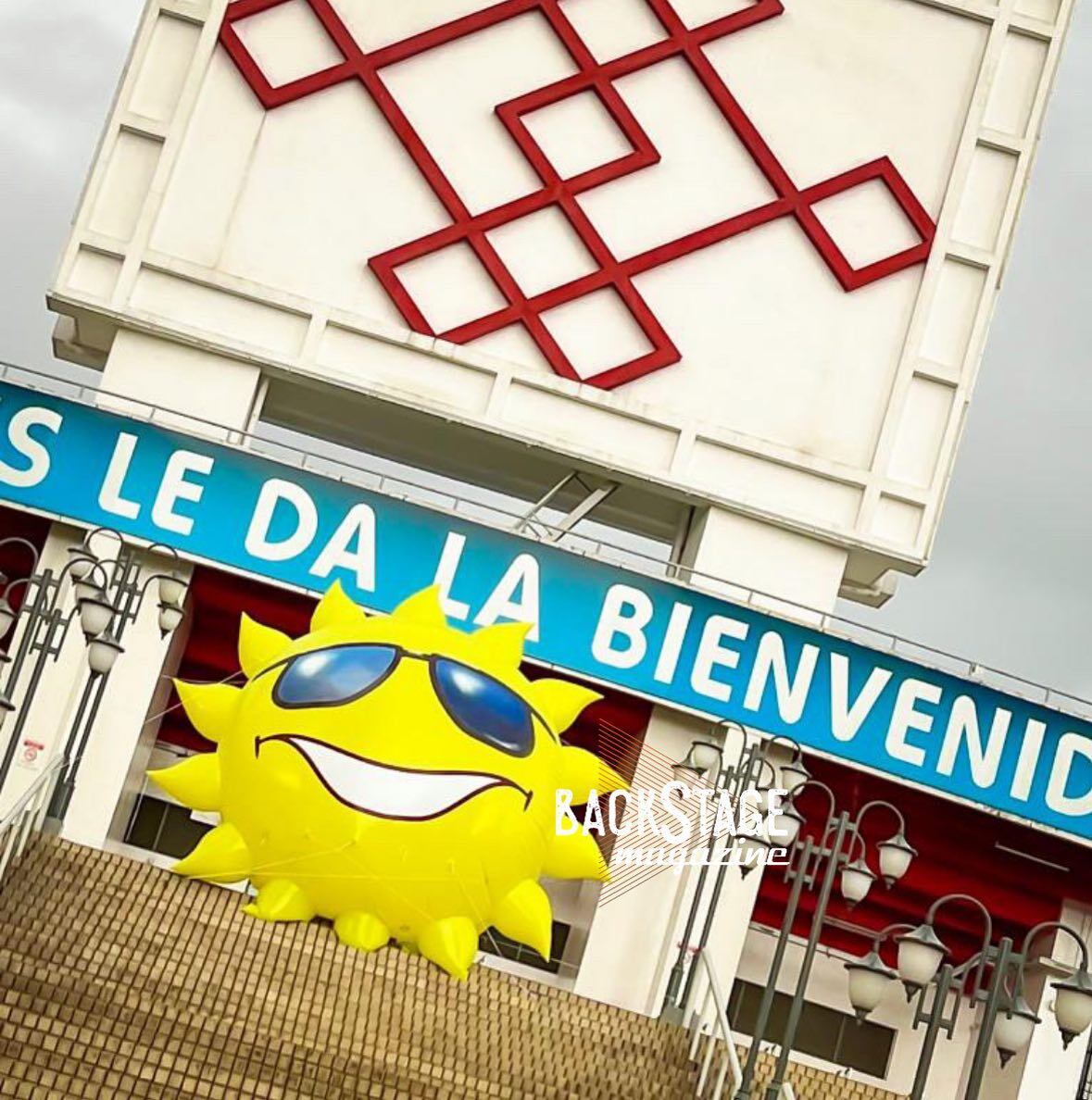 Este sol inflable calentó a los fans de Luis Mi este martes. Facebook Backstage Magazine.