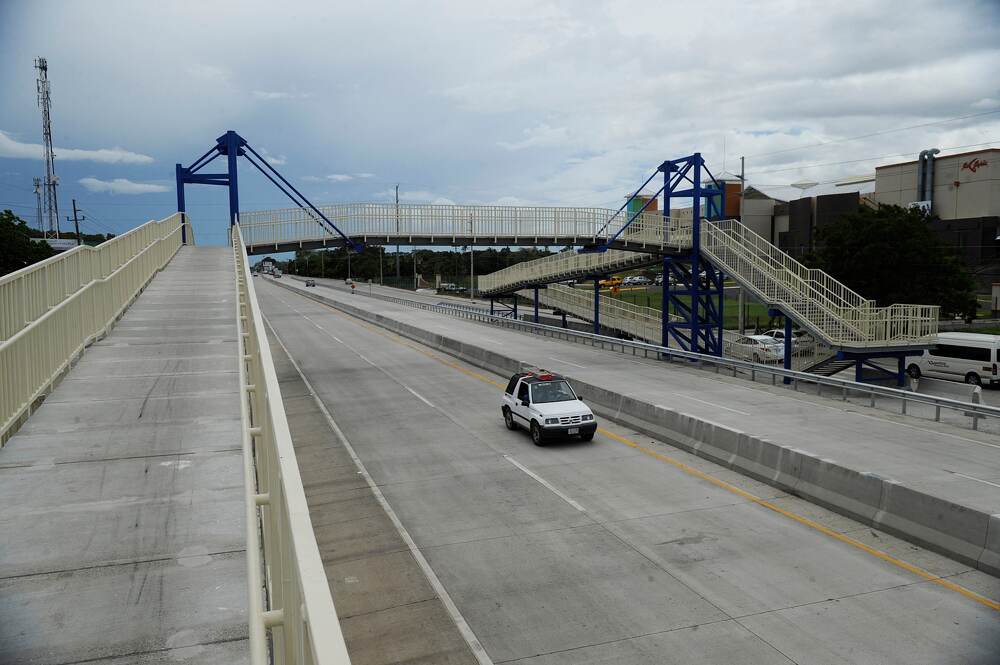 El BCCR abogó por permitir a Hacienda a usar el endeudamiento externo para financiar sus gastos. En la imagen la nueva carretera a Liberia, en Guanacaste.