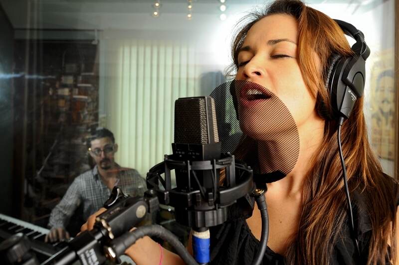 Tamela Hedström y Son de Tikizia trabajan en un nuevo disco lleno de ritmos latinos - 1