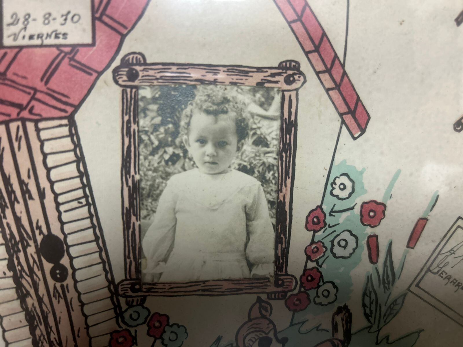 De niña, la diputada vivió una infancia bajo cuidado por las crisis de asma que le afectaban, afortunadamente, al irse a vivir a Tibás los ataques cesaron.