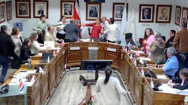 Zafarrancho: Sesión del Concejo de Alajuela termina en altercado físico entre regidor y presidente