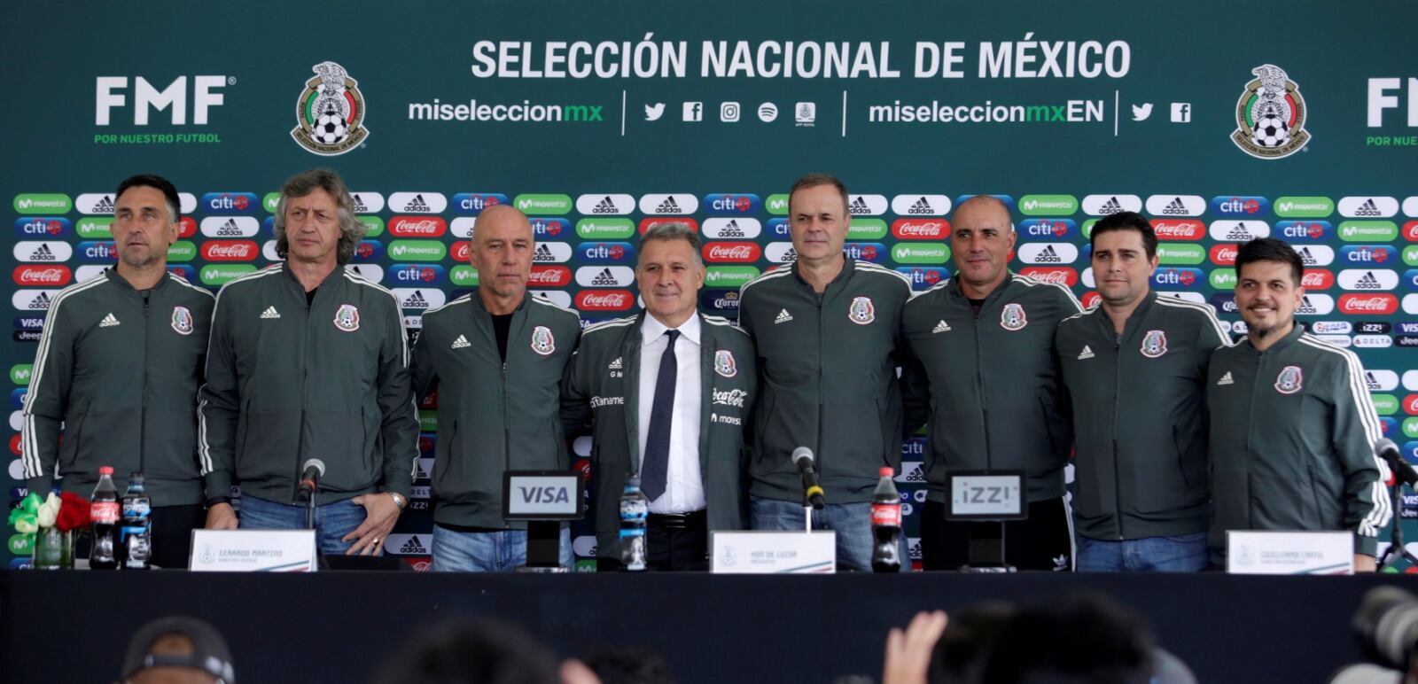 Norberto Scoponi (segundo de izq. a der) formó parte del cuerpo técnico de Gerardo Martino como seleccionador de México. El arquero histórico de Newell's enfrentó a Keylor Navas como adversario.