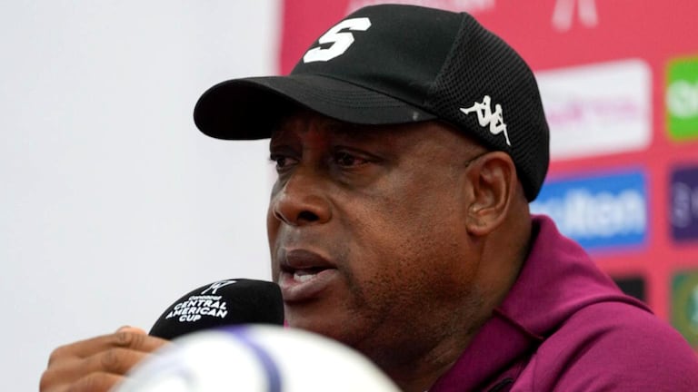 Hernán Medford defiende el empate de Saprissa ante Firpo: ‘¿Cómo voy a estar enojado?’
