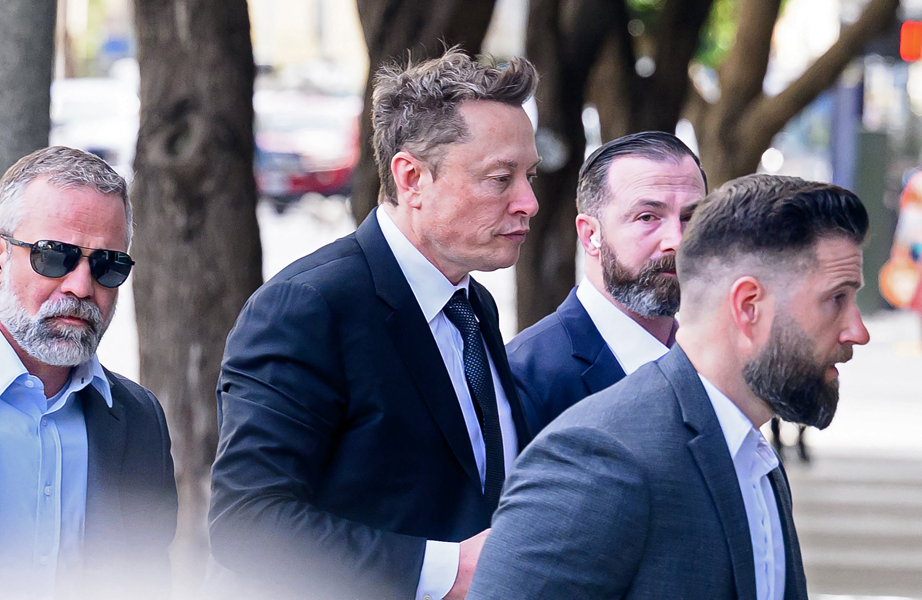 En la imagen, Elon Musk llegando a una corte federal en San Francisco, EE. UU.