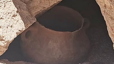 Hallan una vasija de cerámica indígena de cientos de años en un yacimiento de cobre en Argentina