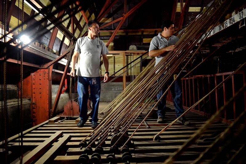 La tramoya del Teatro Nacional está compuesta por material flamable. Melissa Fernández.