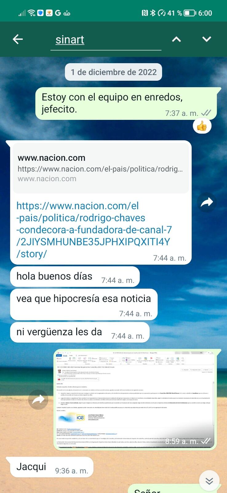 En estos mensajes del 1.° de diciembre del 2022, José Rafael Solano, jefe de la División Comercial del ICE, califica de "hipocresía" que el presidente Rodrigo Chaves condecorara a Olga Cozza de Picado, presidenta de Teletica, el 30 de noviembre de ese año-