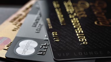 Costarricenses destinan 34% de sus ingresos mensuales al pago de deudas, revela encuesta