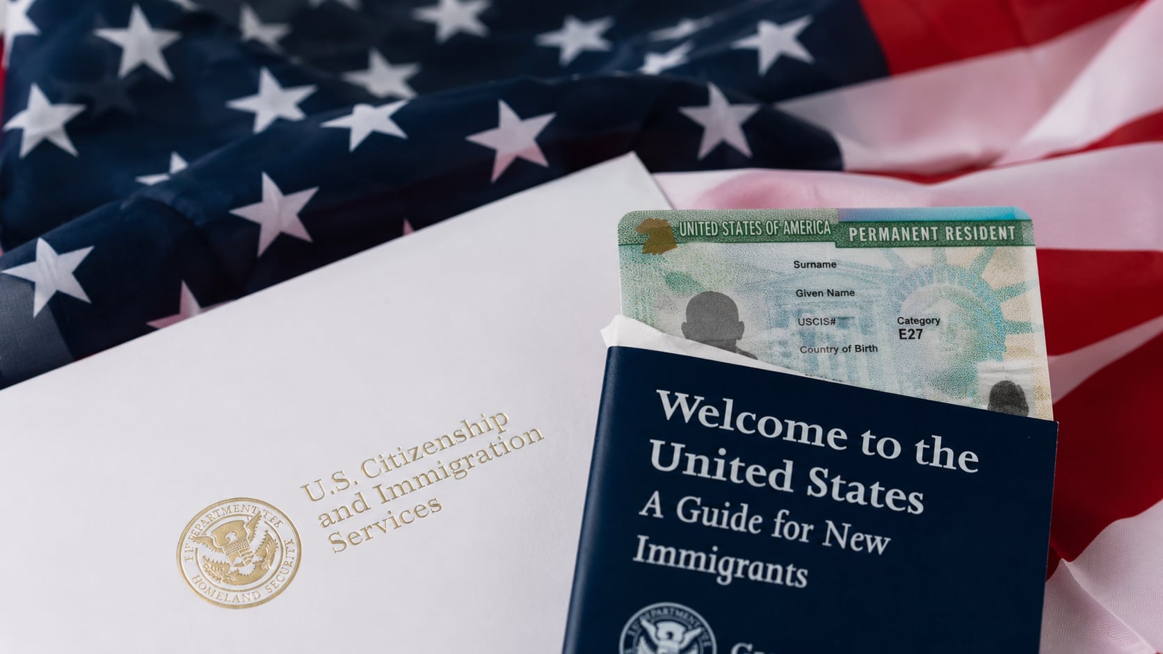 El Uscis mantiene requisitos específicos para obtener la ciudadanía y una norma permite adelantar el trámite hasta 90 días.