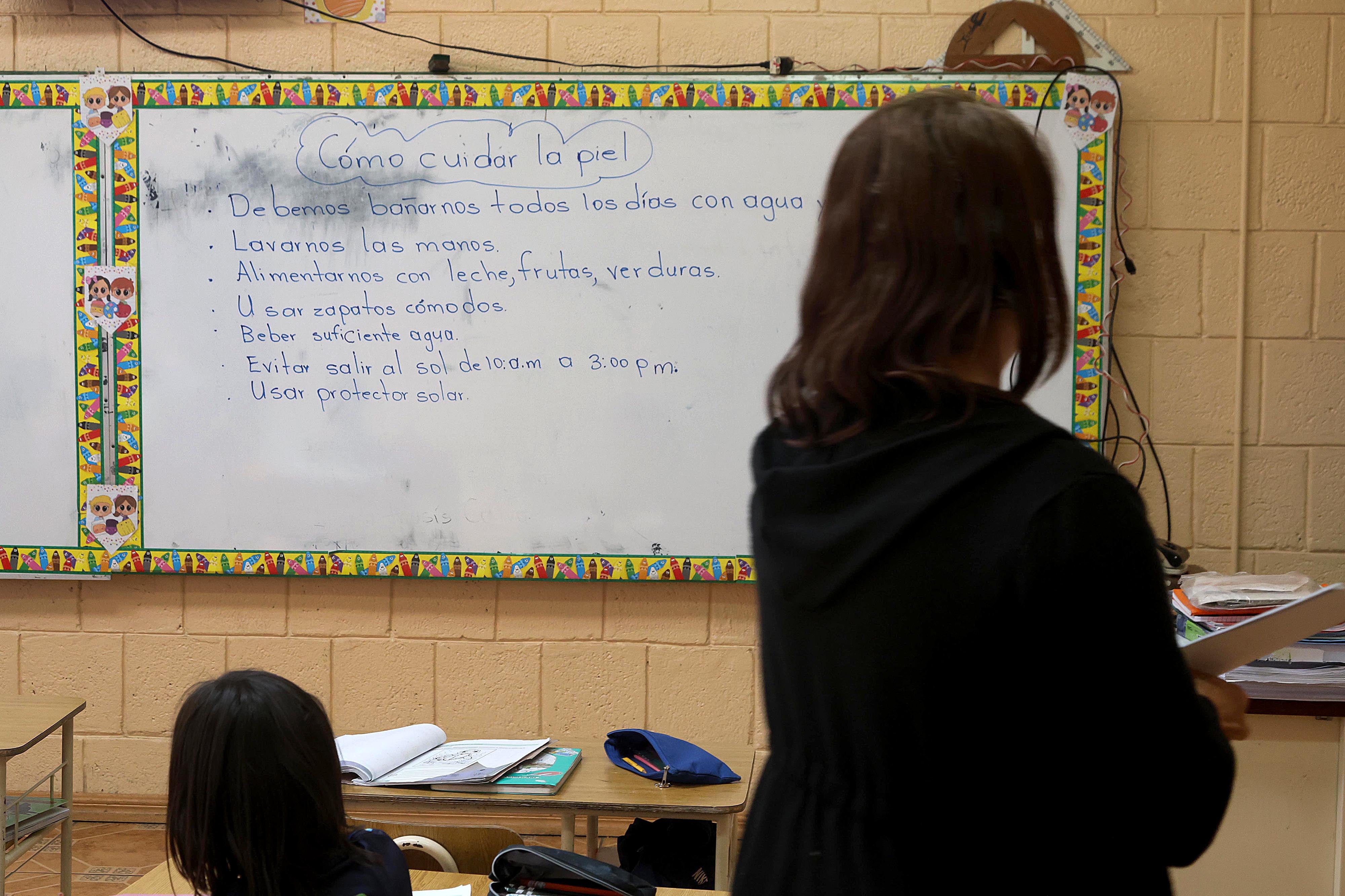 18/04/2024 San Juan de Chicuá. Fotografías conceptuales de maestros y estudiantes escolares en la Escuela Emilio Robert Brouca. Foto: Rafael Pacheco Granados