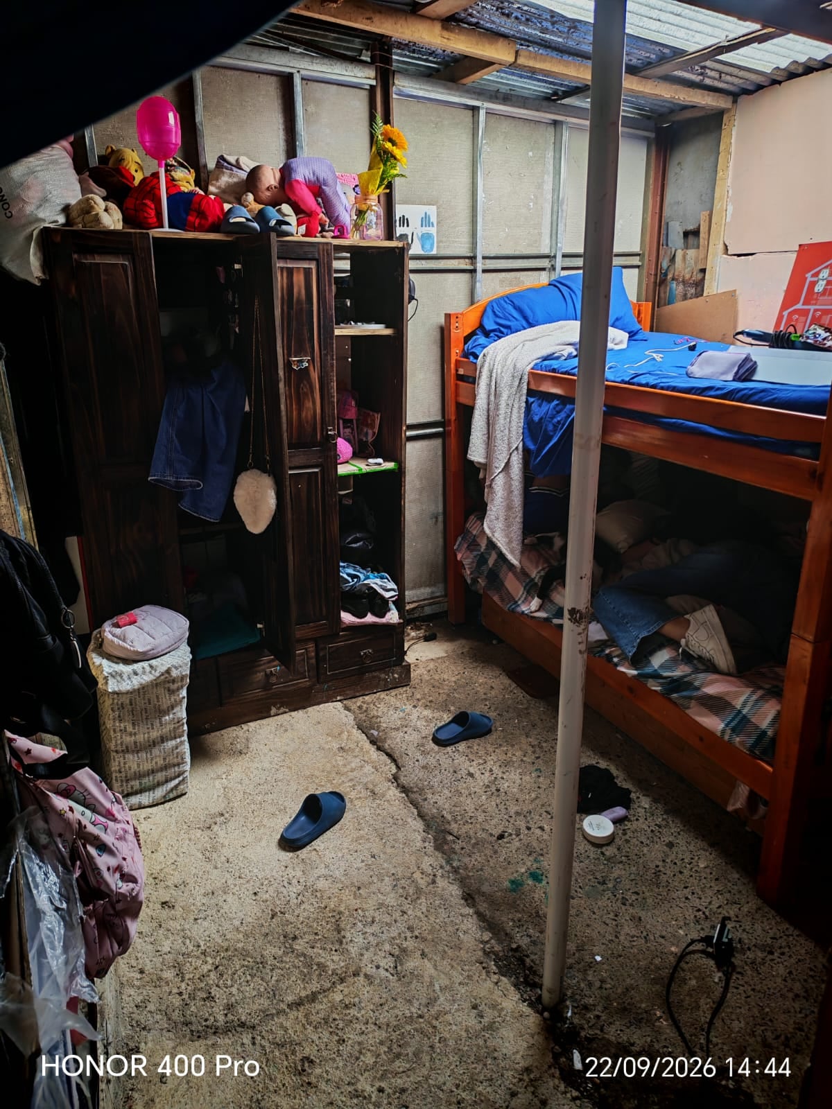 Las familias esperan una alternativa que les permita afrontar el costo de una nueva vivienda. Según los afectados, el IMAS les planteó una ayuda de ¢200.000 durante un mes.