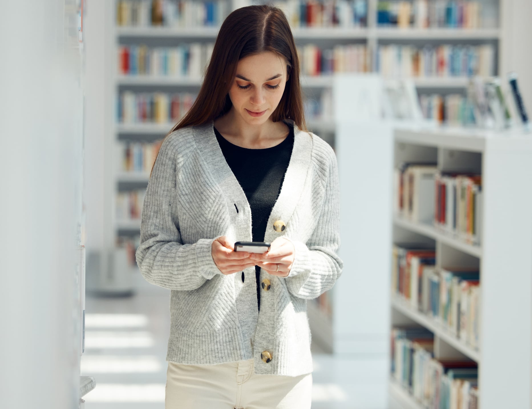 Una opción dentro del chat permite verificar si un contacto activó el bloqueo sin que usted reciba notificación.