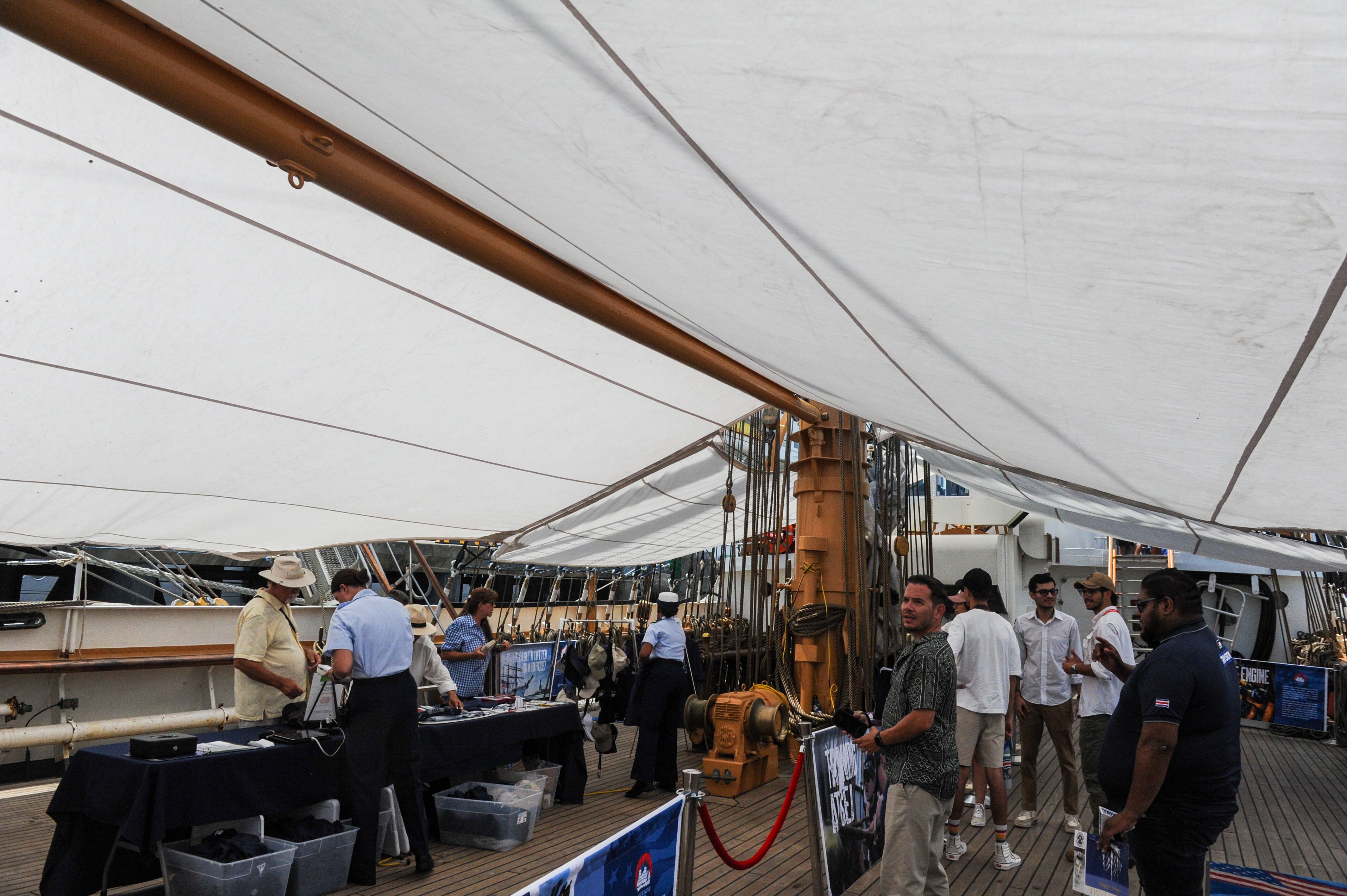 Velero USCGC EAGLE futuros oficiales de la Guardia Costera Estados Unidos