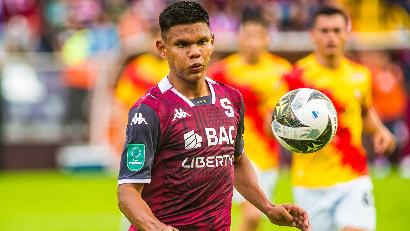 Alberth Barahona es jugador del Deportivo Saprissa