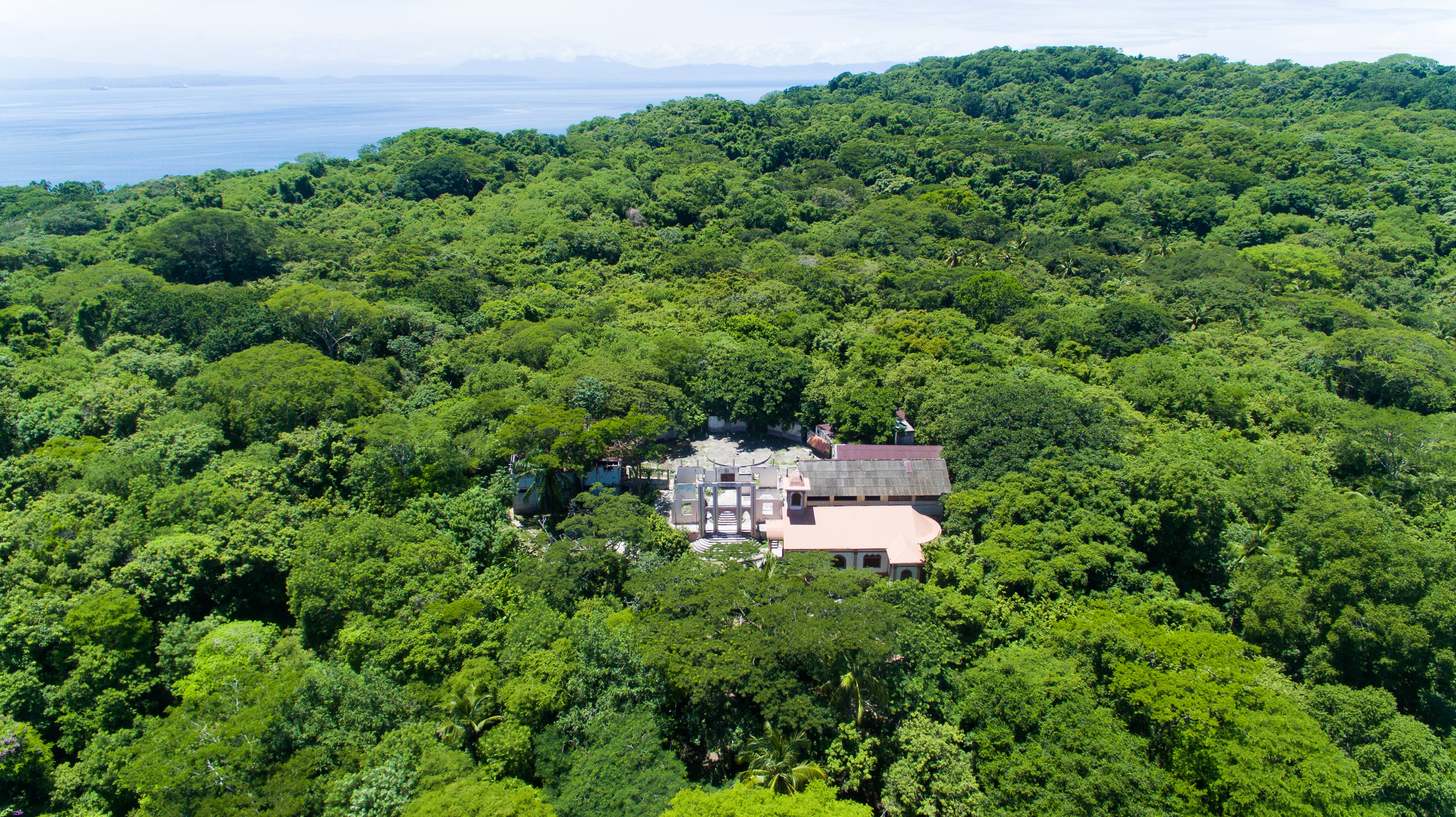Ya se puede visitar turísticamente la Isla de San Lucas, la cual mezcla una de las naturalezas más hermosas de todo el país y uno de los capítulos más horrorosos de nuestra historia, porque ahí estuvo, por más de 100 años, la cárcel tica más inhumana. José León Sánchez, escritor, estuvo preso ahí