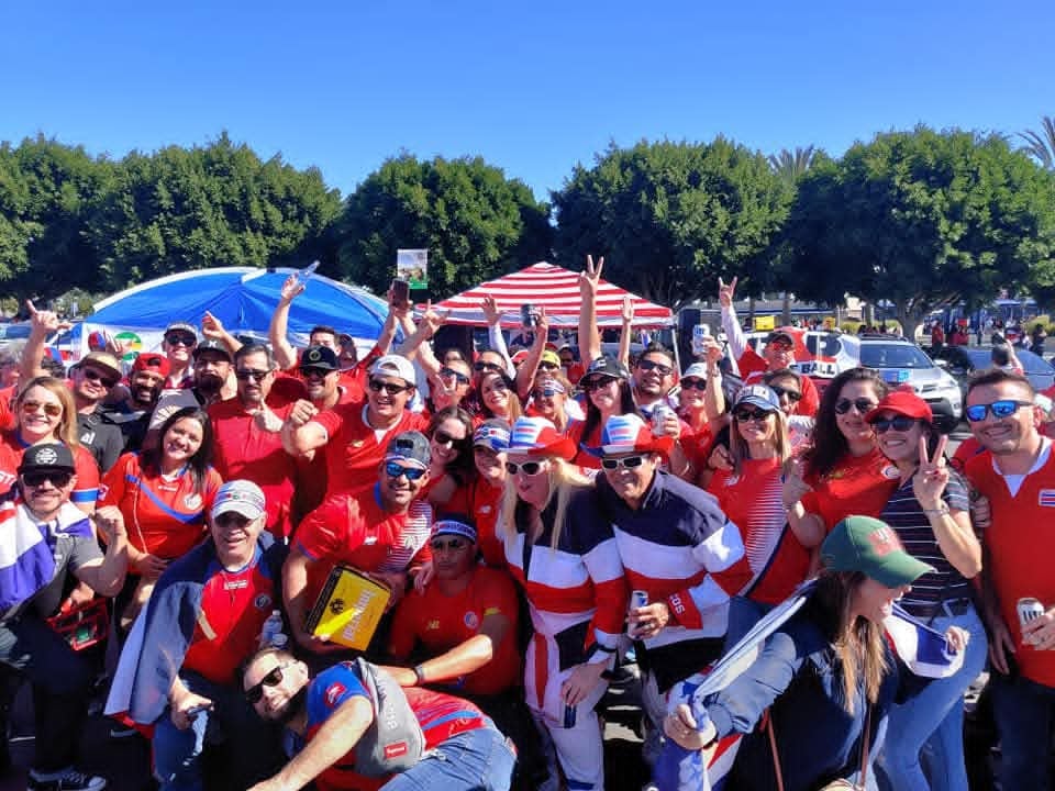 Don Erick es conocido en redes sociales como Erick Tico News, ya que fundó una página de Facebook que informaba a los ticos en Estados Unidos y organizaba eventos.