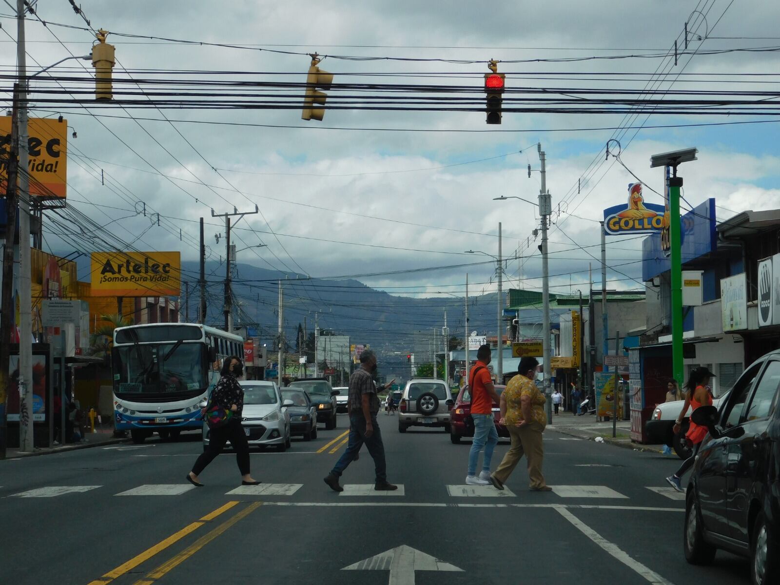 Un total de 169 conductores fueron sancionados por irrespeto a los semáforos.