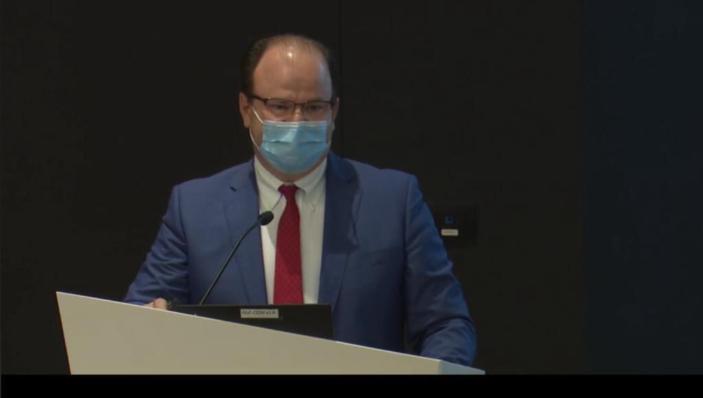 Elian Villegas, jerarca de Hacienda, presentó este jueves 17 de setiembre, la propuesta para negociar con el FMI. Captura de pantalla.