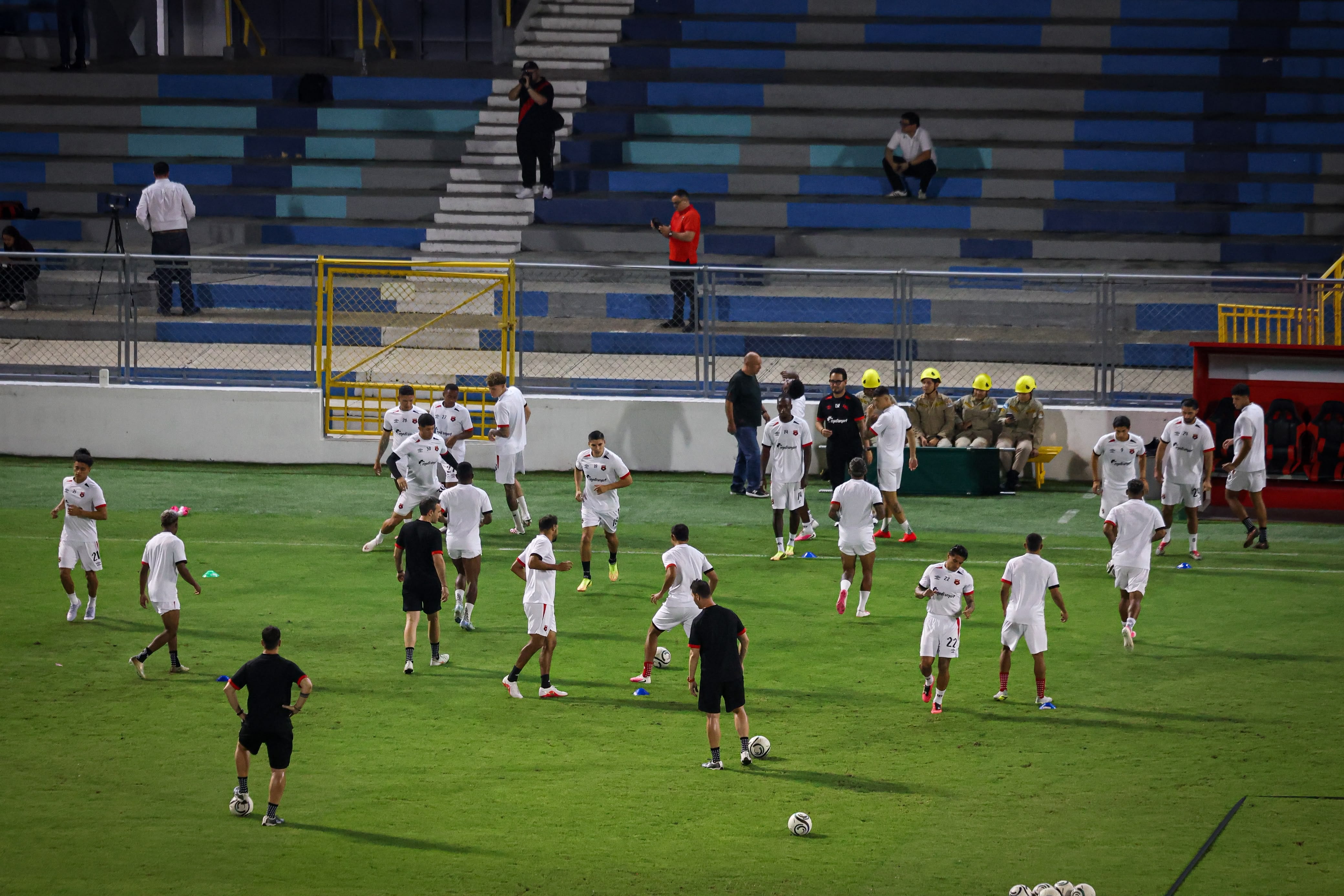 Alajuelense encontró en buenas condiciones la gramilla híbrida del Estadio Francisco Morazán, en San Pedro Sula.