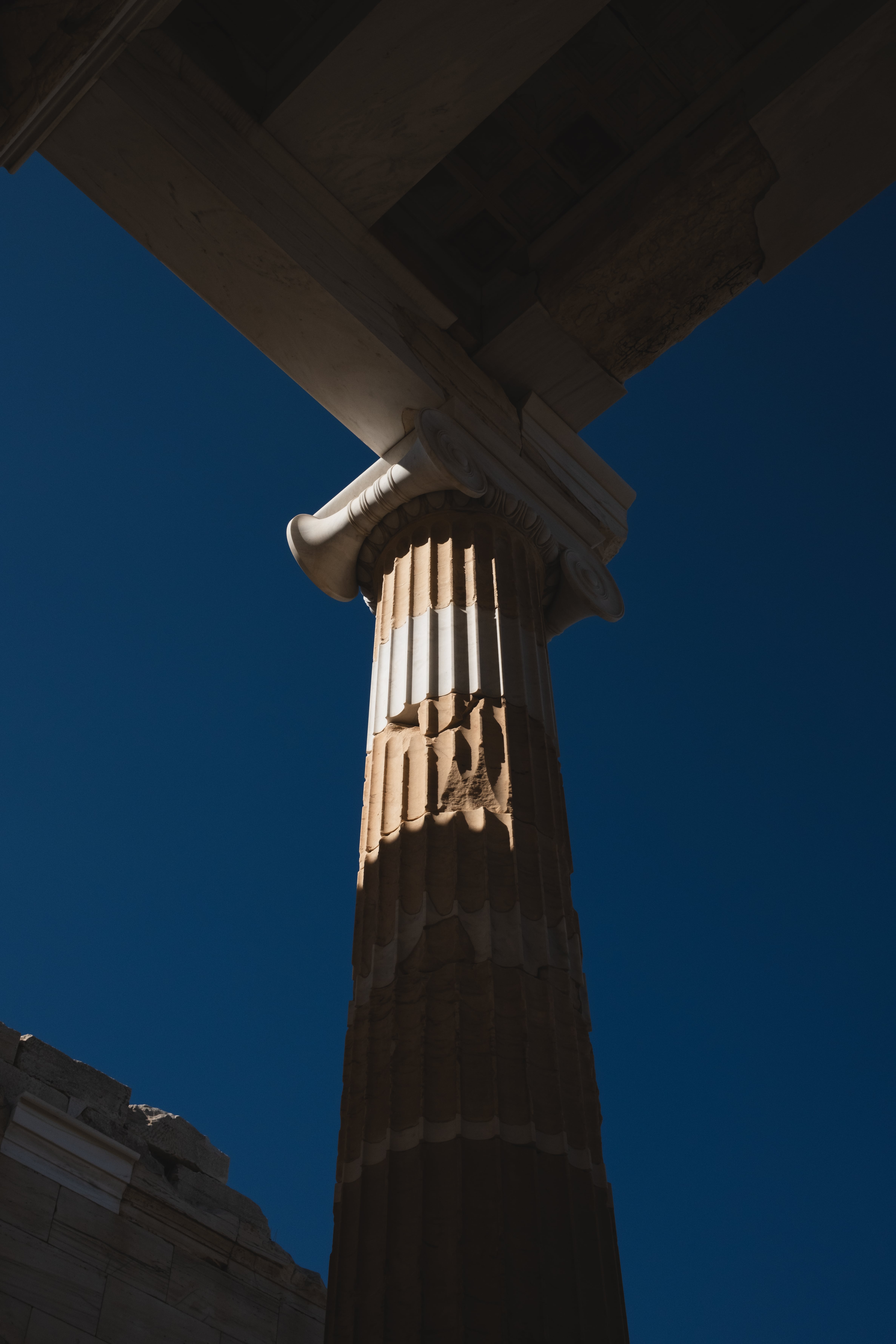 La lente fotográfica de Leo Carvajal nos abre la puerta a un mundo en el que ya vivimos, pero que pocas veces logramos ver