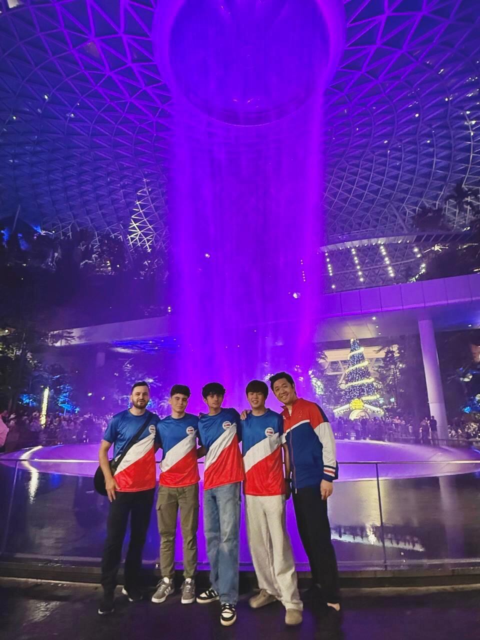 Jóvenes representantes de Costa Rica en la Olimpiada Mundial de Robótica en Singapur