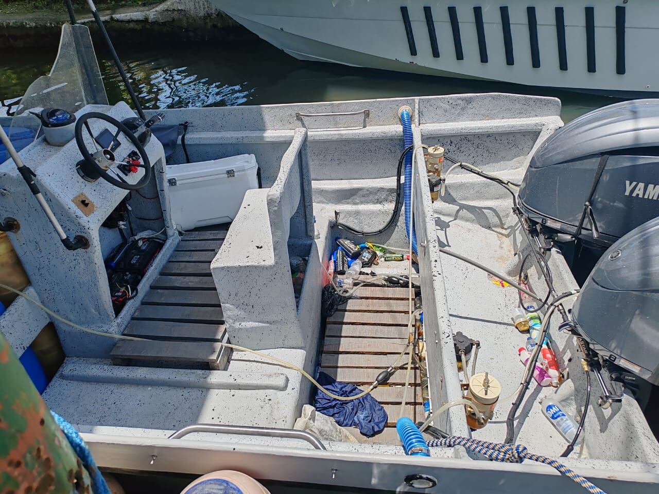 Lancha narco detenida en Limón con 590 kilos de cocaína. Lancha tipo picuda. Droga llevada a Portete. FOTOS MSP