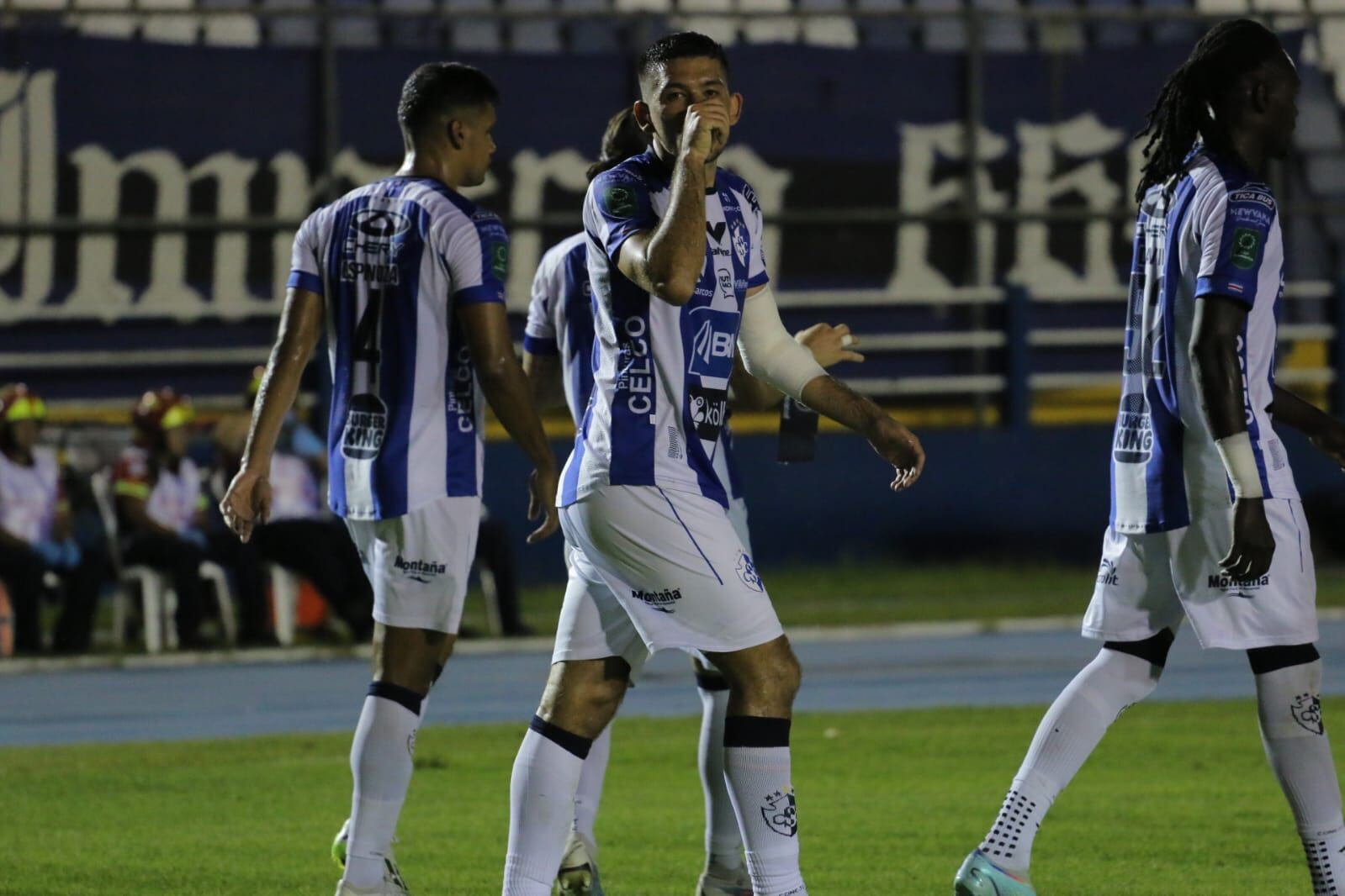 Douglas López abrió el marcador para el Cartaginés, en el duelo ante el Cobán Imperial de Guatemala, por la Copa Centroamericana.