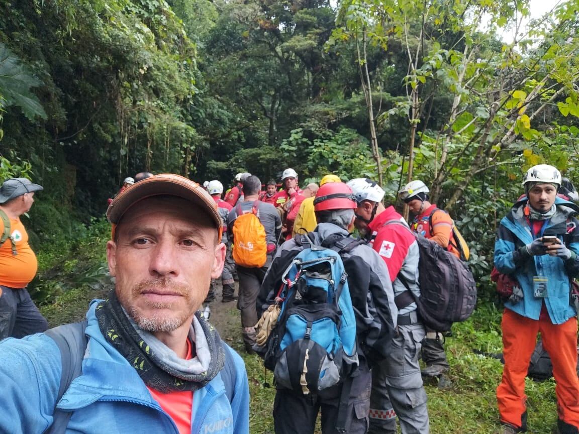 Neruda Céspedes
Ultramaratonista que estuvo en el rescate de Paola Amador, tras accidente de aviación en Cerro Pico Blanco, Escazú.
27 de noviembre del 2024
Cortesía: Neruda Céspedes