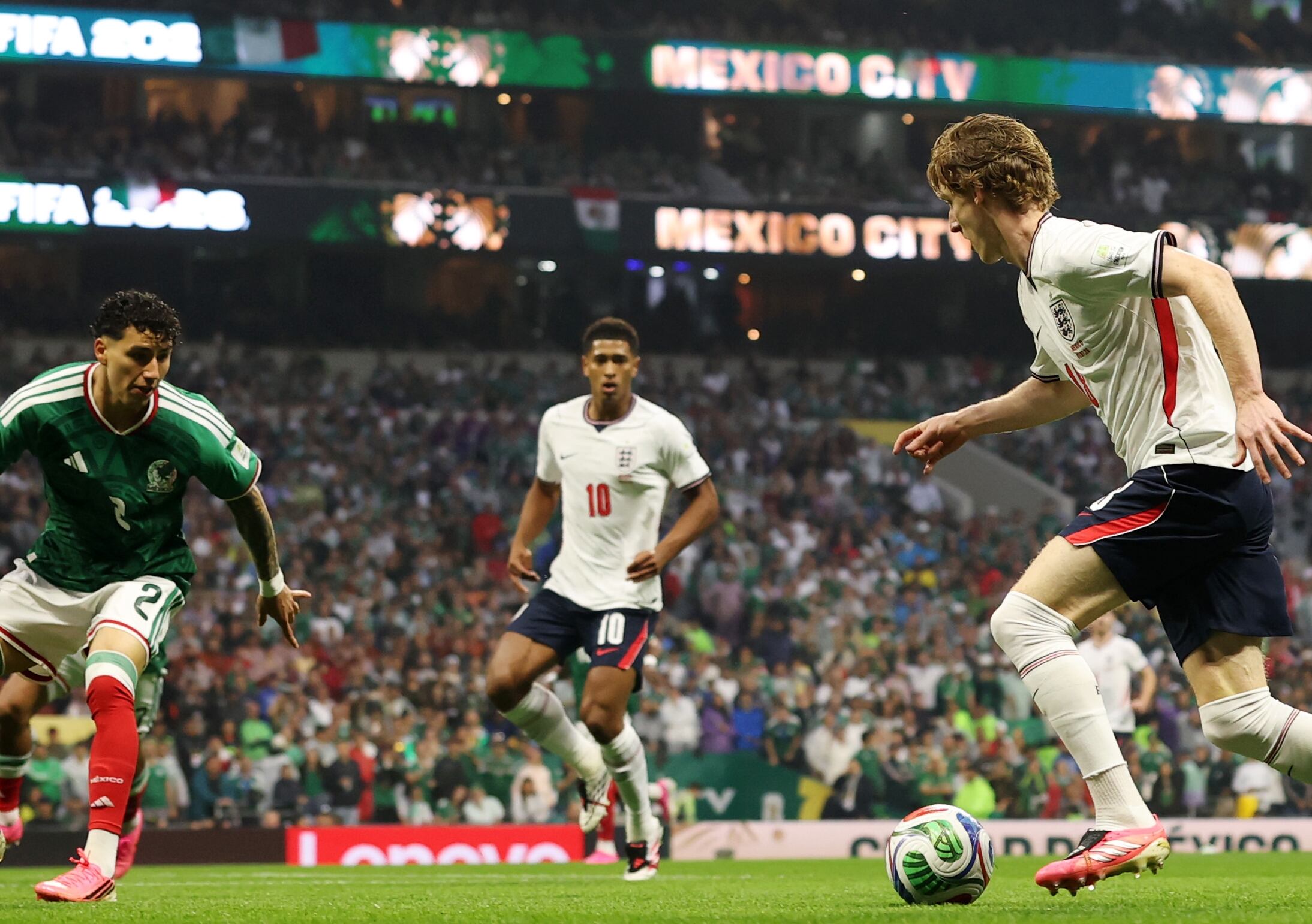 El partido entre México e Inglaterra genera suspenso y emoción en el Estadio Azteca, en el Mundial 2026.